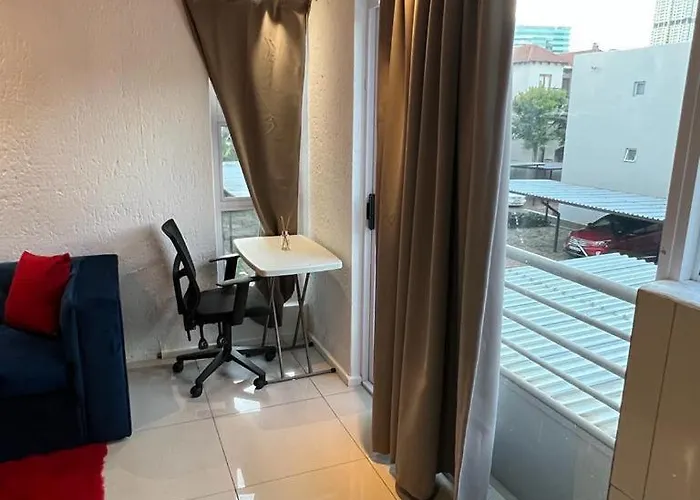 The Sandton View 3 Mins Drive From Mandela Square & Located Right In The Heart Of Sandton City